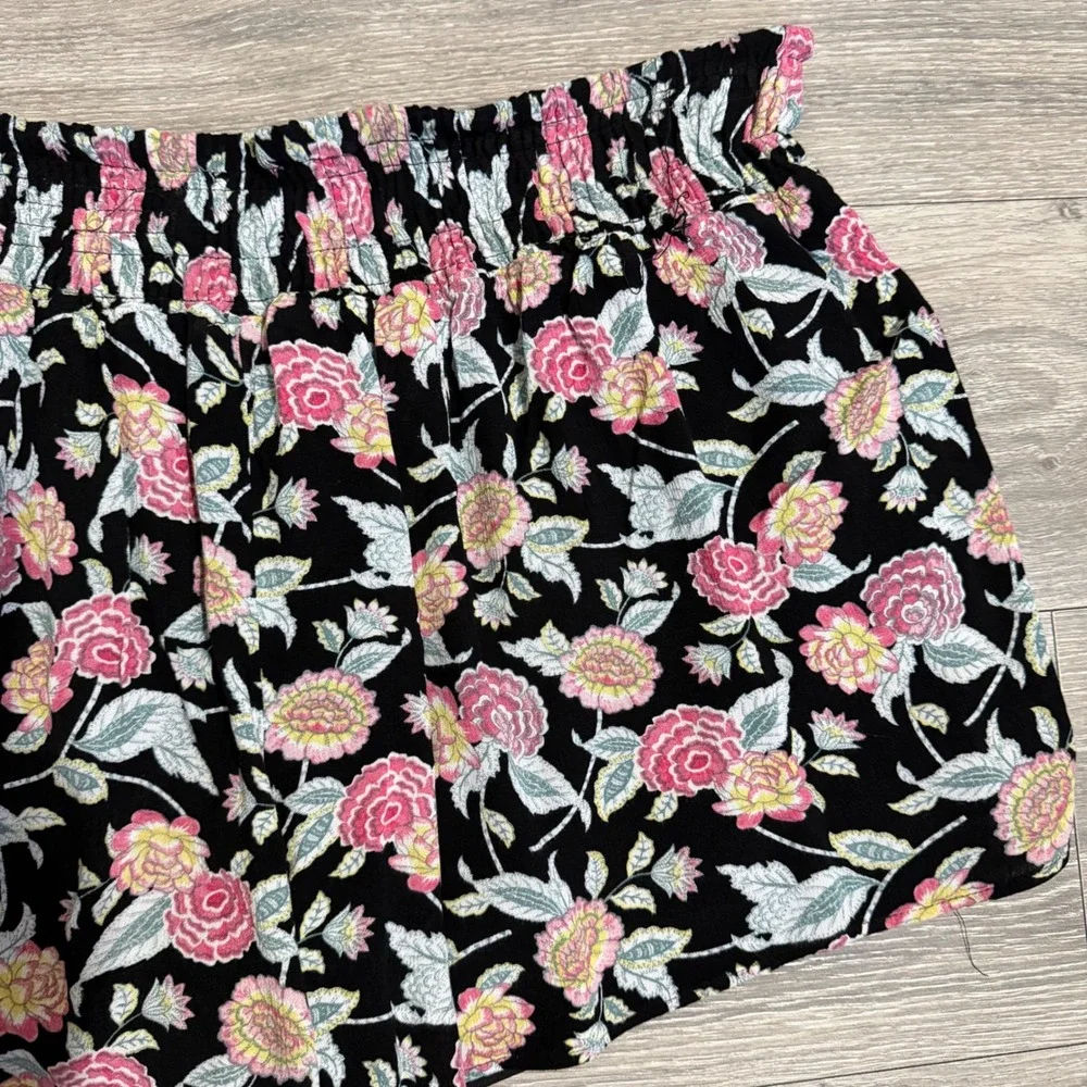 Torrid Black Floral Smocked Back Shorts Plus Size 2 Large‎ Cottagecore Summer